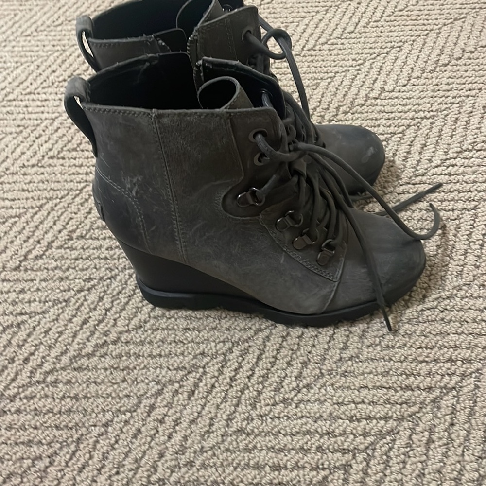 Sorel Joann of Artic Wedge lll Zip Booties - Picture 4 of 7